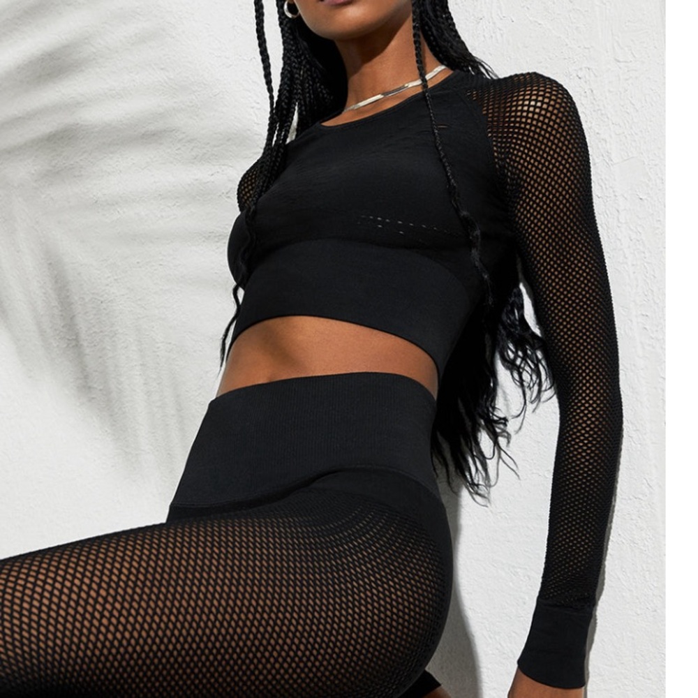 ALO | *NWT* | SEAMLESS RIBBED LONG SLEVE CROP | LARGE